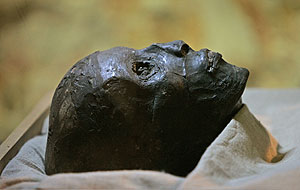 La momia de Tutankamón, sin el vendaje. (Foto: Ben Curtis | AP)